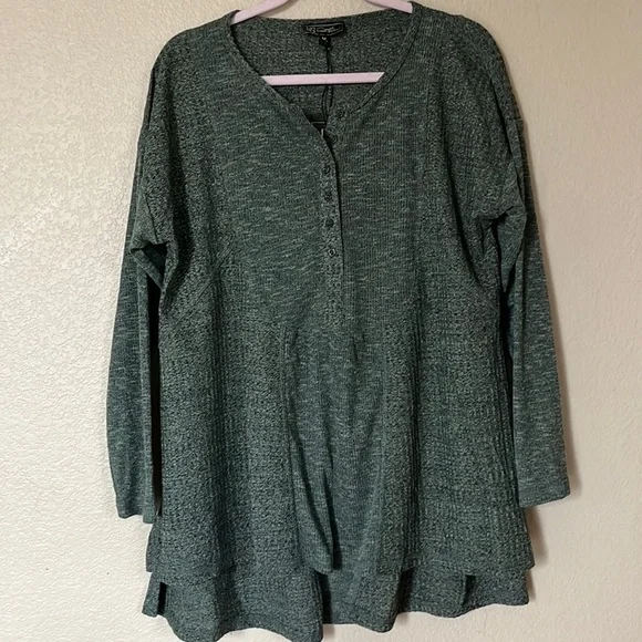 NWT Long Sleeve top Sz M - Picture 1 of 8
